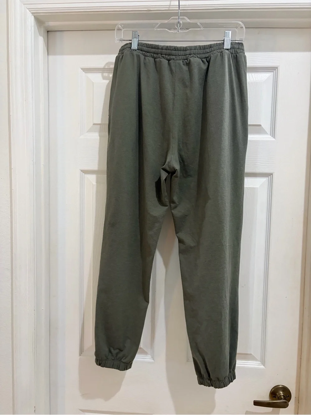 Vuori Performance Jogger Olive Green Sweatpants Women’s Medium
